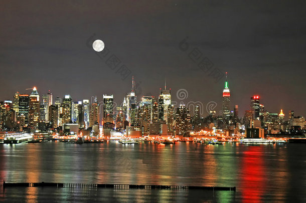 圣诞夜的曼哈顿天际线
