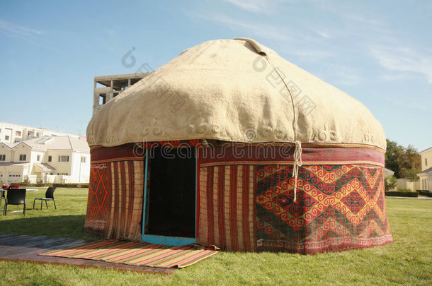 哈萨克游牧民族蒙古包内部