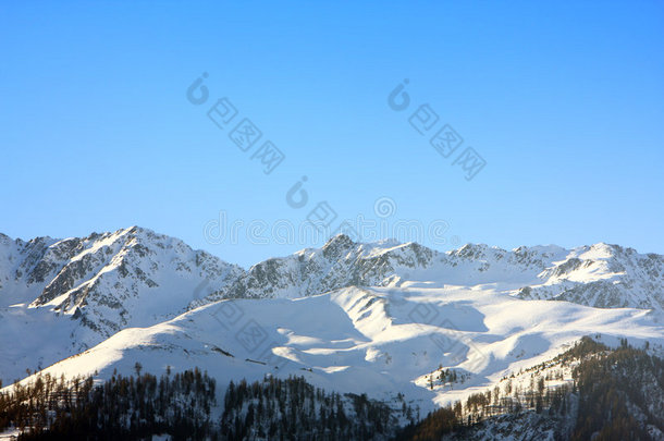 瑞士阿尔卑斯山的大雪