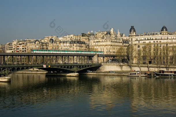 巴黎地铁过桥