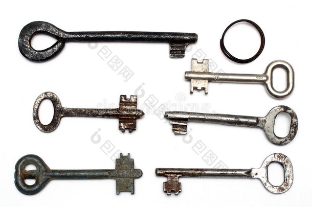 六把生锈的旧钥匙和钥匙圈