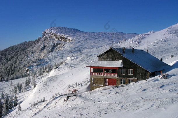 喀尔巴阡山冬季旅游别墅