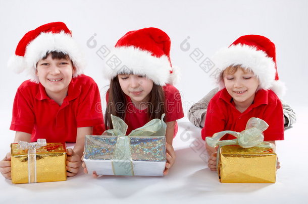 三个圣诞老人孩子