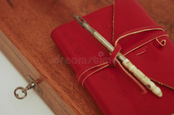 红色日记本