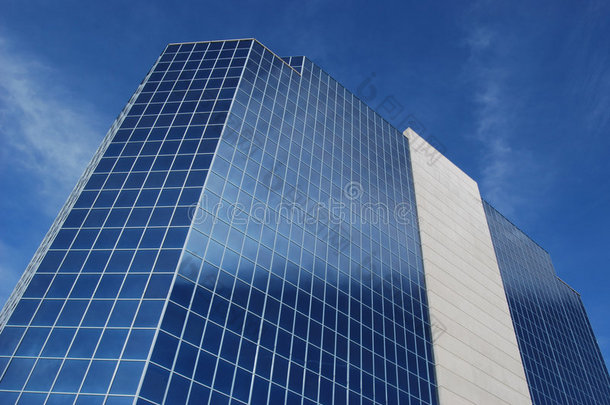 现代办公楼，玻璃和水泥立面