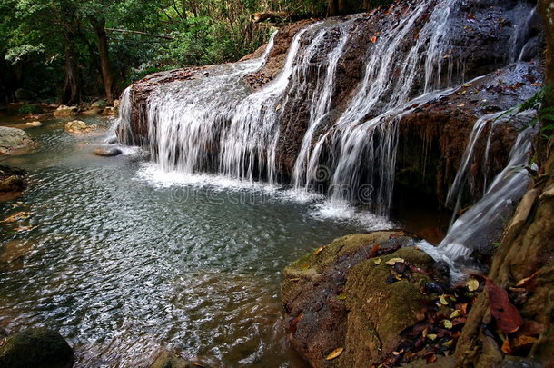 岩溶水