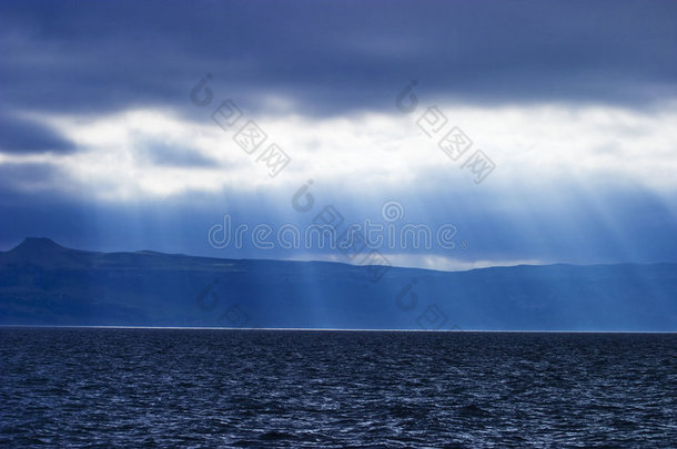 海岸线多雨的天气