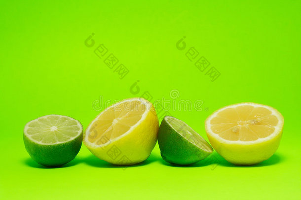 新鲜柠檬和酸橙