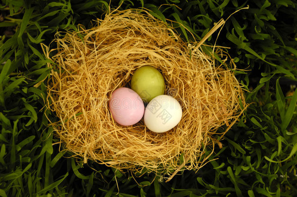 复活节彩蛋和燕窝