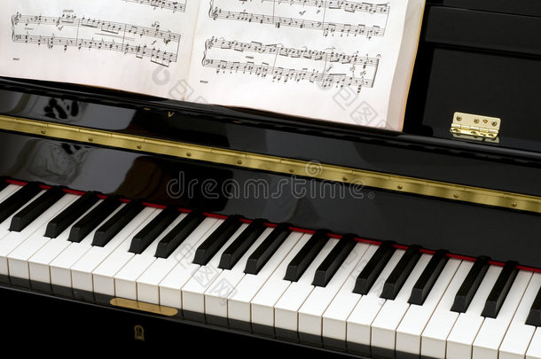 钢琴与乐谱