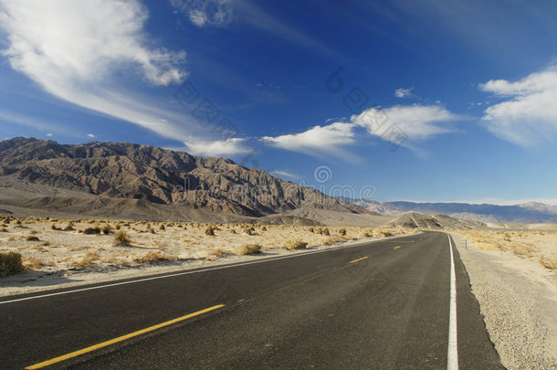 穿越莫哈韦沙漠的公路