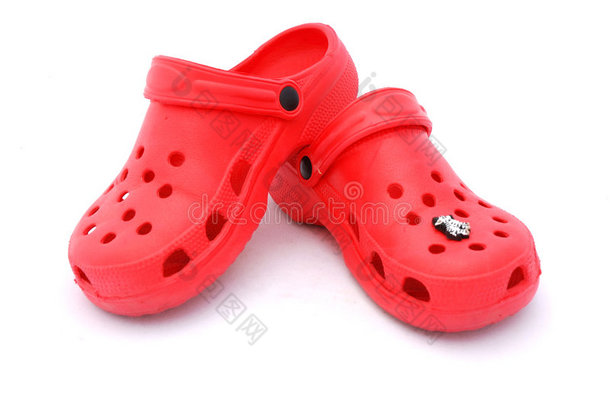 红色鳄鱼皮鞋