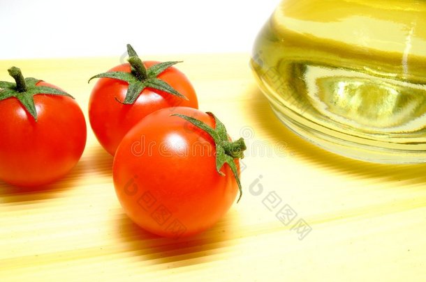 意大利面，番茄和橄榄油