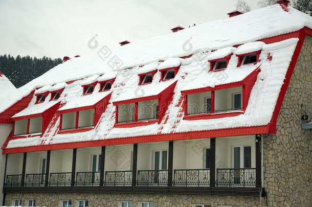 积雪的屋顶