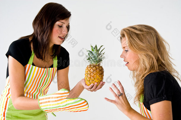 女厨师和菠萝