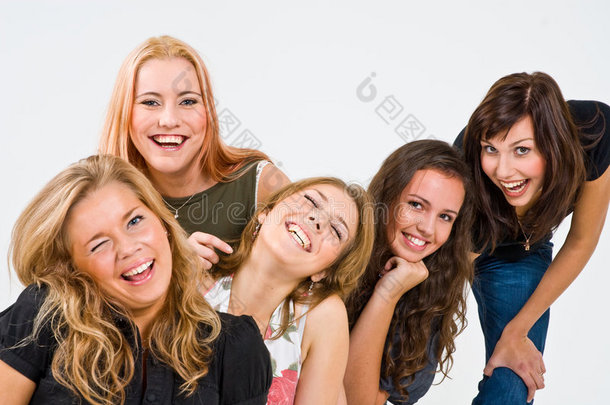 五个微笑的女人