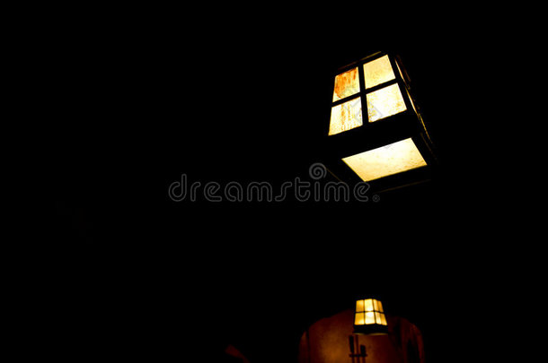 在黑暗中发光的灯笼