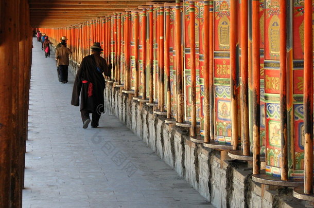 中国夏河拉卜楞寺祈祷轮