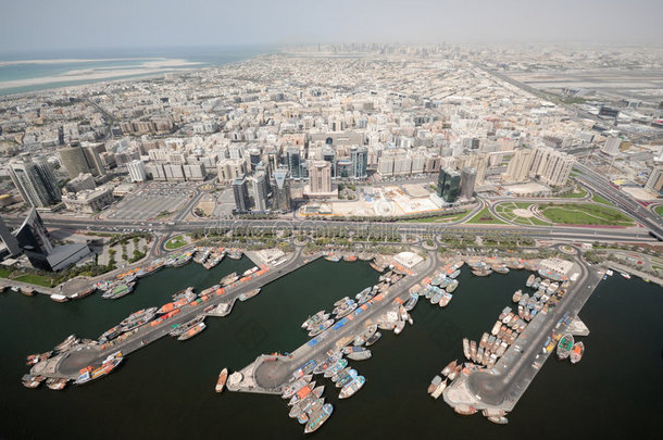 旧<strong>迪拜</strong>的港口和城市景观