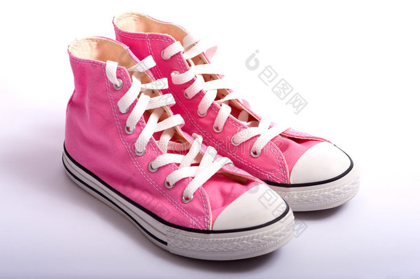 粉色篮球鞋