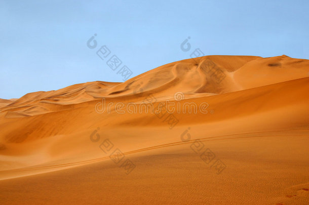 沙漠和沙子