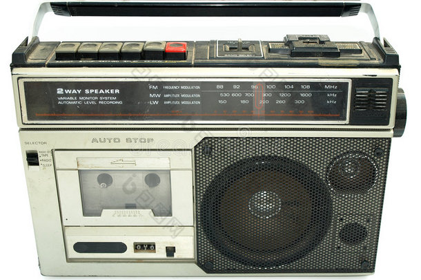 肮脏的老式80年代盒式录音机