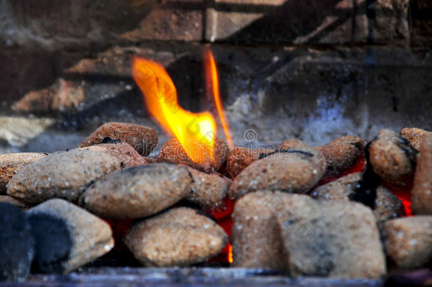 火热的烤肉煤