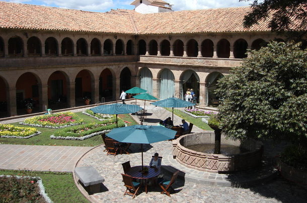 秘鲁一家高档酒店迷人的庭院
