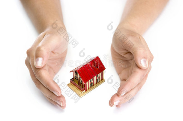 女人手拿小房子-真实状态概念