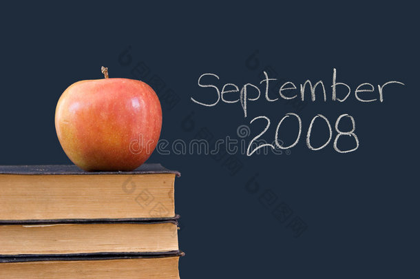 2008年9月与苹果一起写在<strong>黑板</strong>上