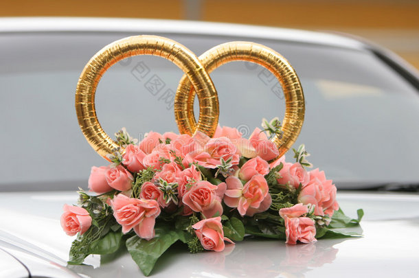 戒指和鲜花