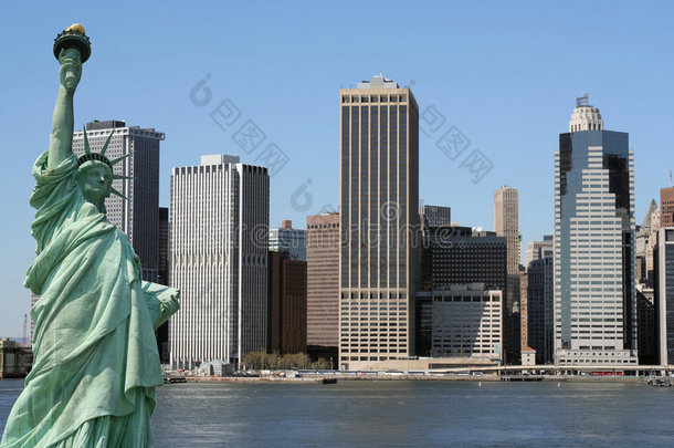 曼哈顿天际线和纽约自由女神像
