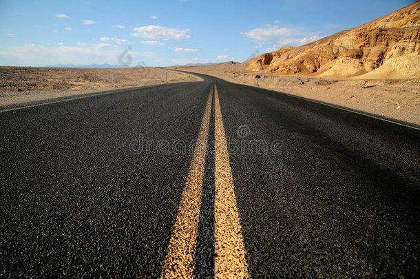 沙漠中的高速公路，国家公园死亡谷
