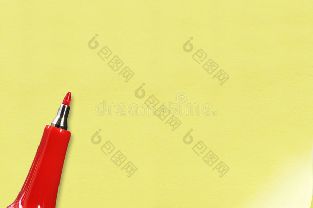 黄纸上的红笔