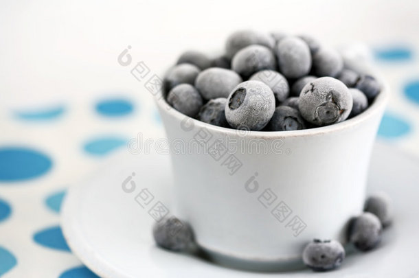 夏季甜点，冷冻蓝莓