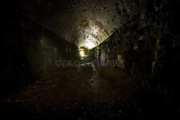 暗废铁路隧道