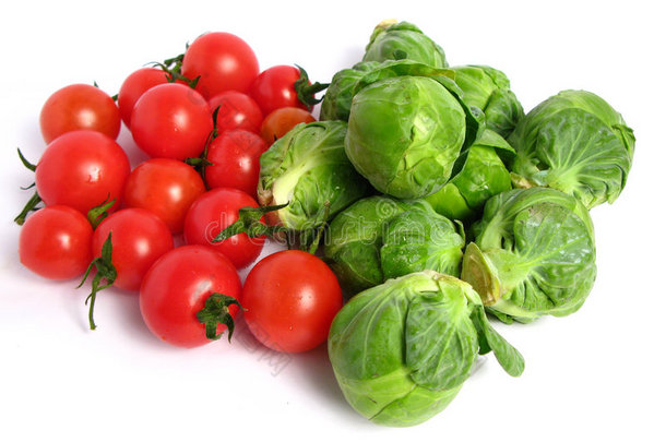 新鲜有机芽菜和西红柿