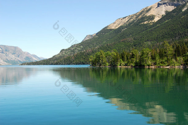 沃特顿湖光山色