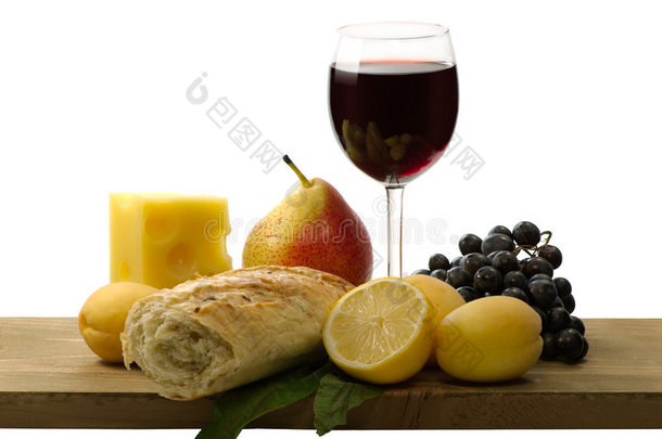 一杯红酒和水果