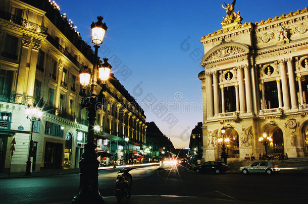 夜幕下的巴黎歌剧院