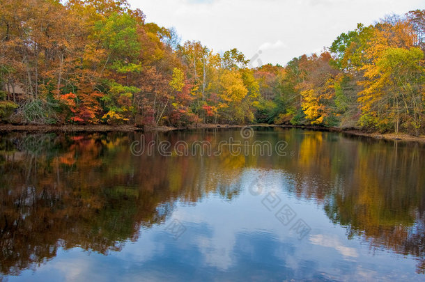 秋天的湖光山色