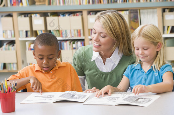 教师帮助学生提高阅读能力
