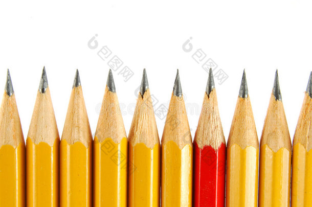 黄铅笔和一支红铅笔