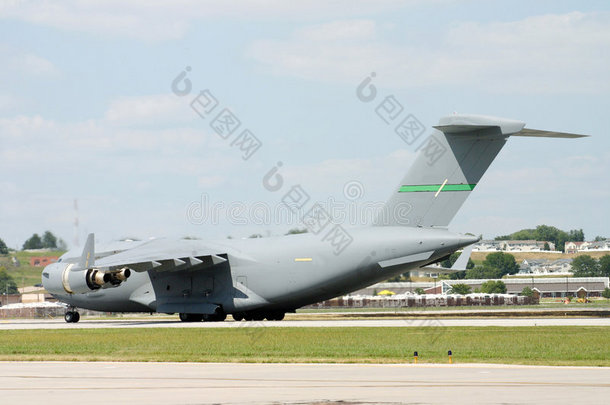 c-17在<strong>跑道上</strong>