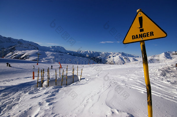 阿尔卑斯山雪崩区危险标志