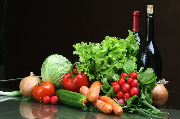 新鲜<strong>蔬菜水果</strong>和其他食品。