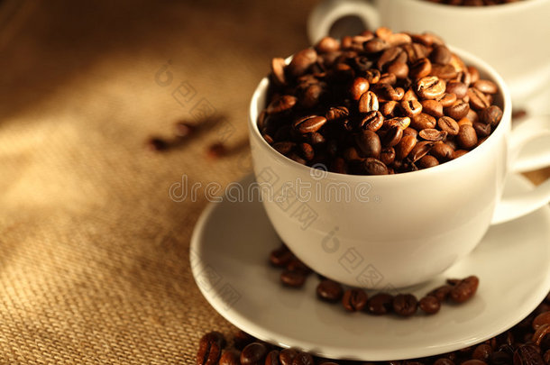 早上喝杯咖啡，满满的咖啡豆。