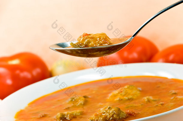 红椒炖牛肉汤