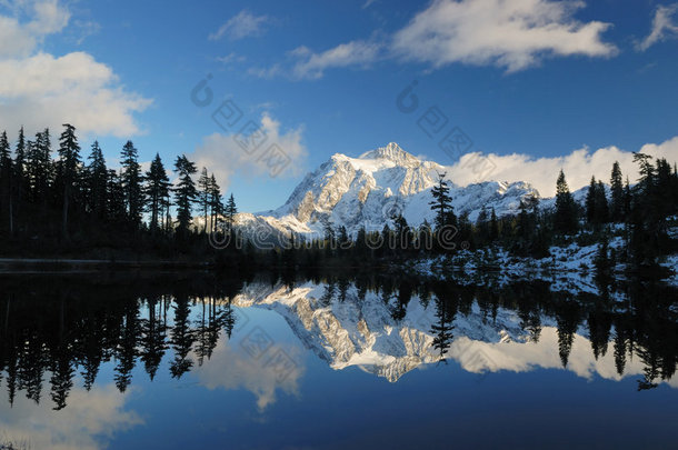 画湖与蜀山