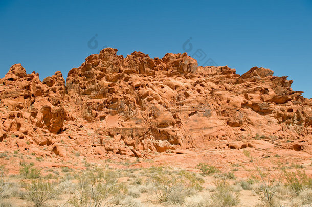 沙漠中的砂岩山脊